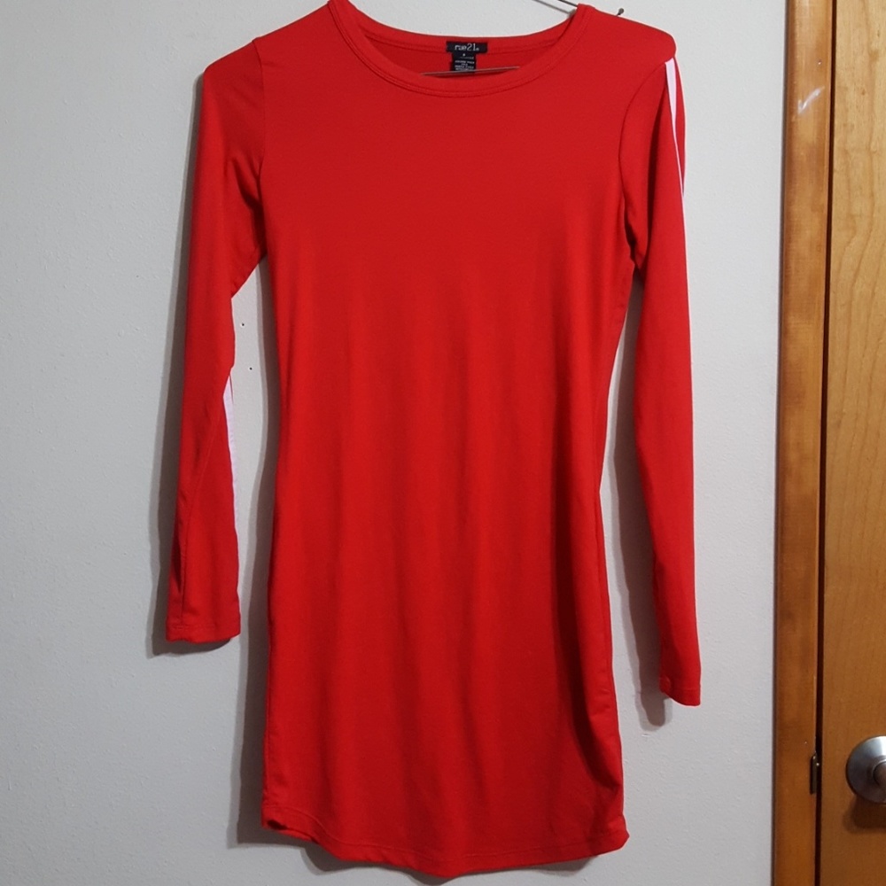 Red midi lone sleeve body con dress.